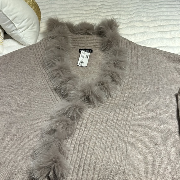Mitchie’s Fox trim women’s wrap brand new never worn purchased for $400 - Picture 3 of 5